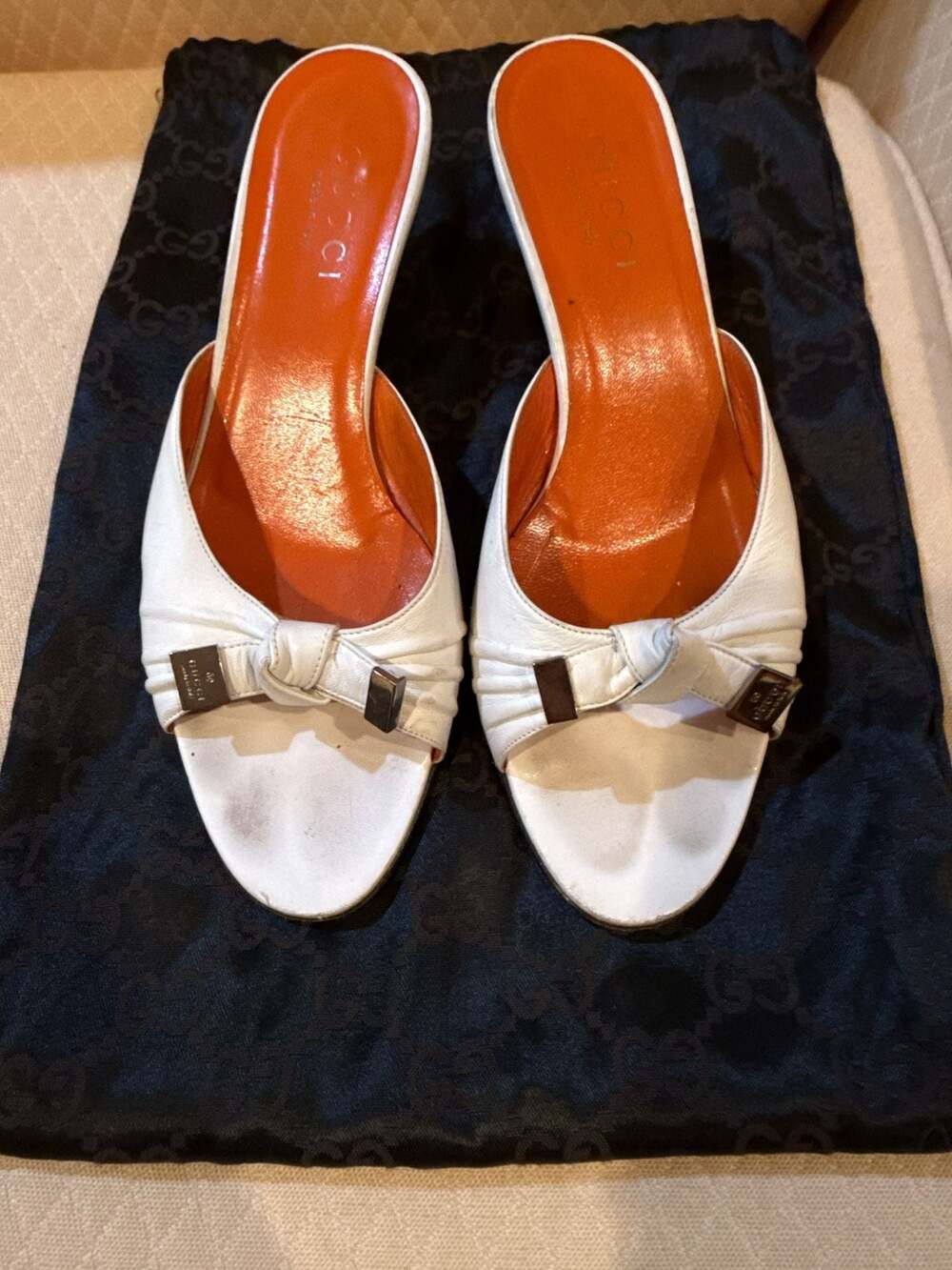 Gucci Vintage White Leather Kitten Heel Mules with Bow Detail